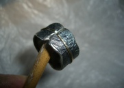 Edler Silberschmuck, Ring mit offener Front und schmaler umlaufender Goldwelle