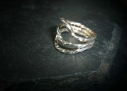Außergewöhnlicher Silber-Ring aus tordiertem Silber-Draht
